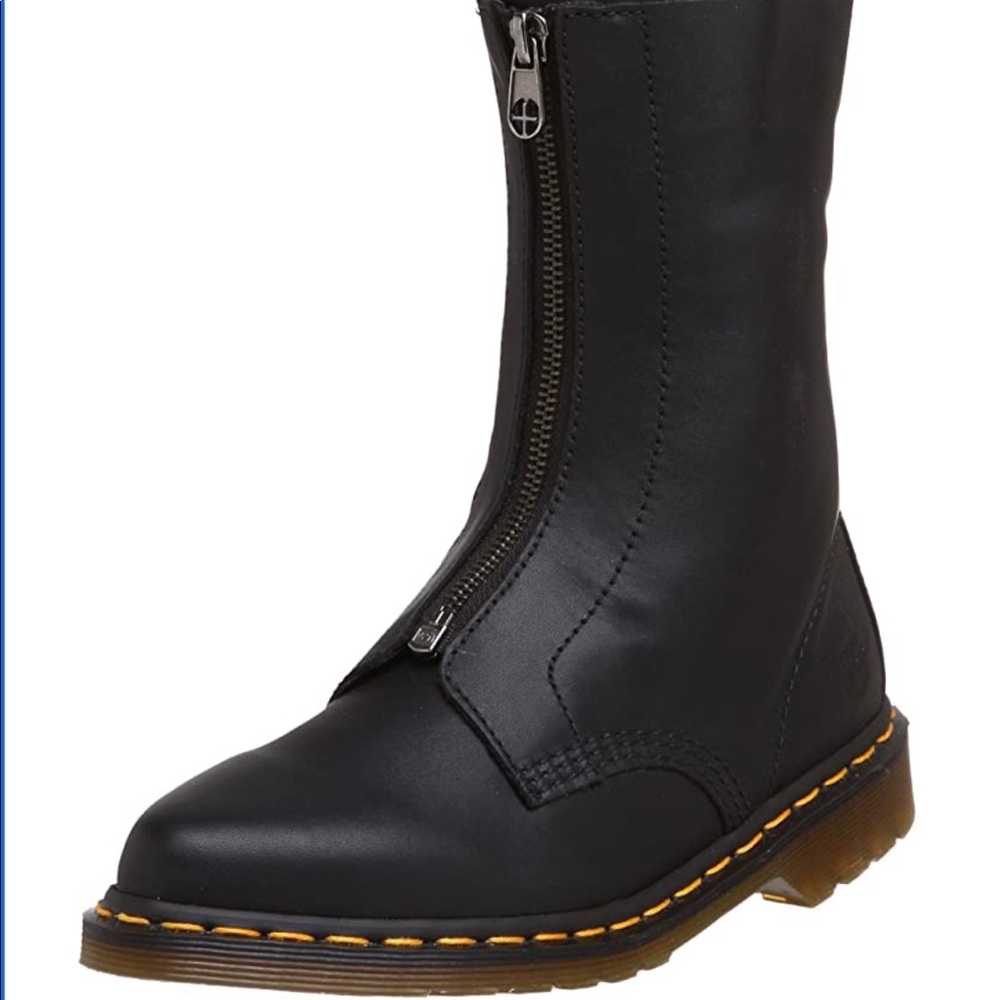 ❗️ISO❗️ Doc Martens Zena Boots